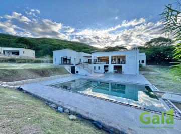 Casa · 590m² · 6 Ambientes · 2 Cocheras · Casa en Venta en Valle Escondido – 4 Dorm., Pileta y Vista