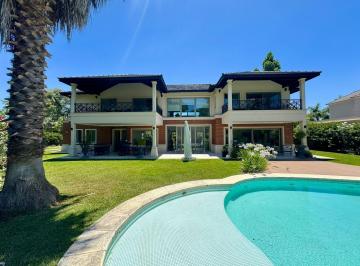 Casa · 534m² · 6 Ambientes · Casa en Venta en Saint Thomas Este, Canning
