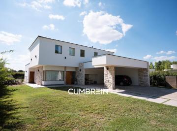 Casa · 310m² · 5 Ambientes · 2 Cocheras · Exclusiva Casa en Venta en Nevado Golf - San Rafael, Mendoza