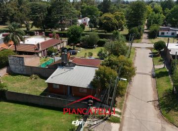 Casa · 232m² · 2 Ambientes · 4 Cocheras · Venta de Casa 3 Ambientes en General Rodríguez