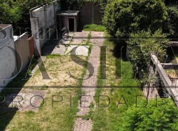 Terreno · 400m² · Increíble Lote Baldío con Mejoras en Mariano Acosta Centro!