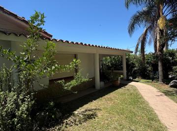 Casa de 6 ambientes, Río Ceballos · Casa en Venta de Tres Dorm. con Quincho + Local Sobre Av San Martín - Río Ceballos