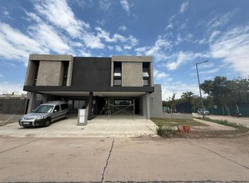 Casa · 125m² · 3 Dormitorios · 2 Cocheras · Duplex en Campo Chico