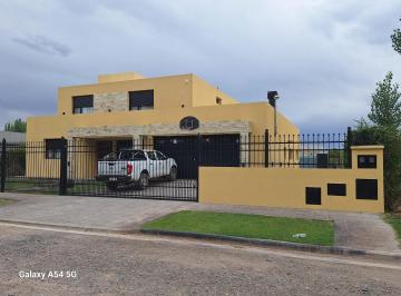 Casa · 350m² · 5 Ambientes · 4 Cocheras · Venta Casa de Cuatro Dorm. B° Manzanares de Gines