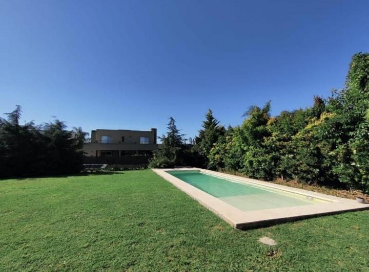 Casa · 147m² · 4 Ambientes · 2 Cocheras