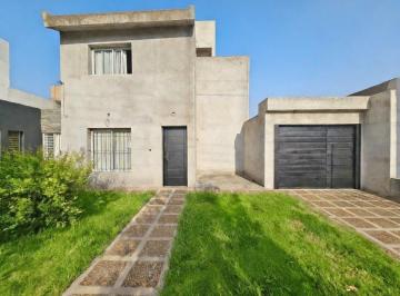Casa · 117m² · 4 Ambientes · 3 Cocheras · Gran Casa en Venta en Rosedal / Matienzo