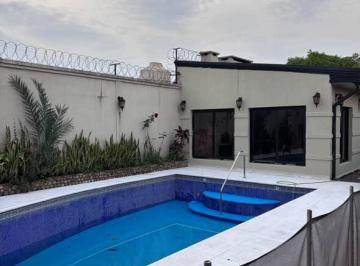 Casa · 576m² · 4 Ambientes · Cf1239 - Promoción del Mes: Casa 3 Dorm. - Av Quaranta y Cmte. Medrano