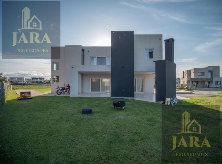 Casa · 220m² · 4 Ambientes · 1 Cochera