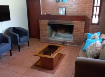 Casa · 190m² · 4 Ambientes · 3 Cocheras · Casa en Venta - 3 Dorm. 3 Baños - Villa Carlos Paz