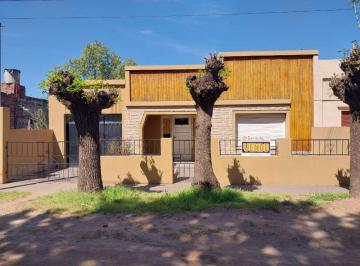 Casa de 4 ambientes, Veinticinco de Mayo · Pintoresca Casa en 25 de Mayo