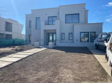 Casa · 200m² · 5 Ambientes · 2 Cocheras · Casa a Estrenar! en Venta El Cantón - Islas Escobar