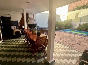 Galeeria con parrilla · Casa 4 Ambientes en Venta Villa Santa Rita
