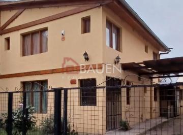 Casa · 137m² · 8 Ambientes · 2 Cocheras · Hemosa Casa Centrica 3 Dorm. con Quincho en Junin de Los Andes, Neuquen