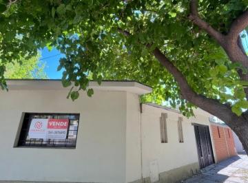Casa · 157m² · 8 Ambientes · 2 Cocheras · Greenwood Inmobiliaria Vende Excelente Casa en Godoy Cruz B° Soeva Sur