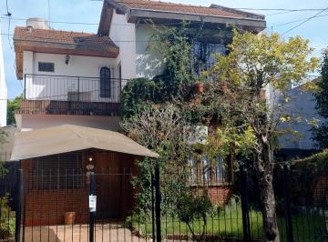 Casa · 180m² · 5 Ambientes · 1 Cochera · Muy Cómoda Casa en 2 Plantas - Apto Crédito