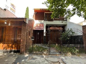 Casa · 320m² · 3 Ambientes · Casa Chalet en Venta en Lanús Este, Lanús, G. B. a. Zona Sur