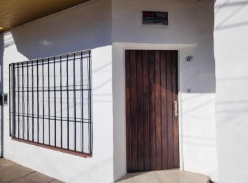 Casa · 63m² · 5 Ambientes · 1 Cochera · Casa Triplex en Venta en Munro, Vicente López, G. B. a. Zona Norte