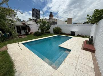 Casa · 219m² · 4 Ambientes · 5 Cocheras · Venta - Casa - Alto Verde - Permuta
