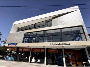 Local comercial · 224m² · 4 Cocheras · Local en Valle Escondido