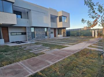 Casa · 96m² · 4 Ambientes · 1 Cochera · Casa en Barrio Terra Malva, Lujan de Cuyo