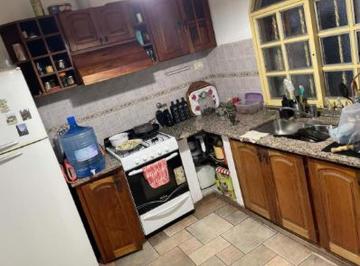 Casa · 246m² · 4 Ambientes · 2 Cocheras · Casa en Venta - 3 Dorm. 2 Baños - Córdoba