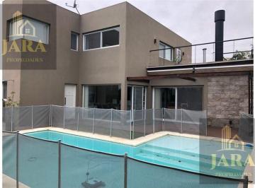 Casa · 276m² · 6 Ambientes · 6 Cocheras · Casa en Don Bosco