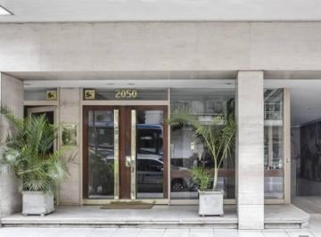 Departamento · 230m² · 6 Ambientes · 1 Cochera · Formidable Planta y Distribución. Al Frente Para Reciclar. Cochera, Seguridad y Grupo Eléctrogeno.