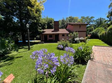 Casa de 6 ambientes, Escobar · Excelente Casa con Piscina, Quincho y Gran Jardin Arbolado. 5 Dormis