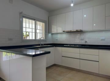 Casa · 537m² · 8 Ambientes · 3 Cocheras · Casa en Venta 4 Dorm. en Barrio Crisol Reciclada