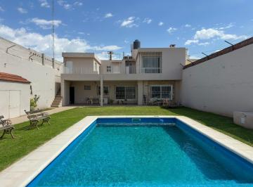 Casa · 537m² · 8 Ambientes · 3 Cocheras · Casa en Venta 4 Dorm. en Barrio Crisol Excelente Inversión