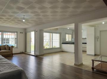 Casa · 537m² · 8 Ambientes · 3 Cocheras · Casa en Venta 4 Dorm. en Barrio Crisol con Escritura