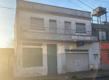 Casa · 212m² · 5 Ambientes · Casa a Refaccionar 6 Ambientes y Dos Locales