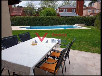 Casa · 157m² · 4 Ambientes · 2 Cocheras · Casa de 5 Ambientes, Excelente Estado!