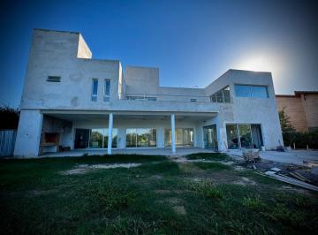 Casa · 700m² · 10 Ambientes · 2 Cocheras · Casa en Venta 4 Dorm. Altos del Chateau Distintiva