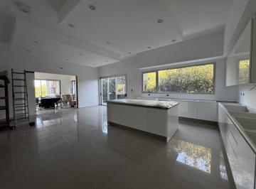 Casa · 700m² · 10 Ambientes · 2 Cocheras · Casa en Venta 4 Dorm. Altos del Chateau Ubicación Privilegiada