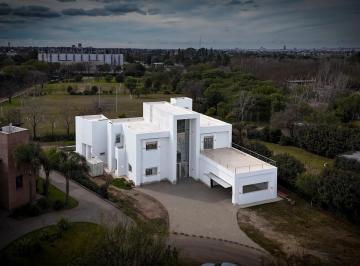Casa · 700m² · 10 Ambientes · 2 Cocheras · Casa en Venta 4 Dorm. Altos del Chateau Distintiva