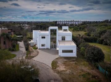 Casa · 700m² · 10 Ambientes · 2 Cocheras · Casa en Venta 4 Dorm. Altos del Chateau Distintiva