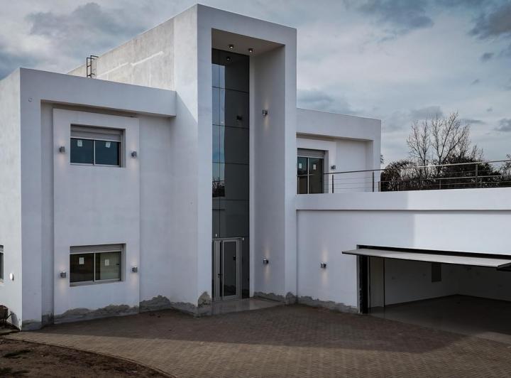Casa · 700m² · 10 Ambientes · 2 Cocheras