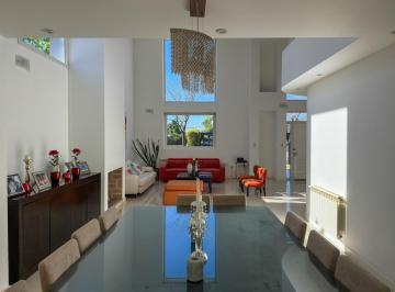 Casa · 483m² · 10 Ambientes · 2 Cocheras · Altos del Chateau Casa en Venta 4 Dorm.