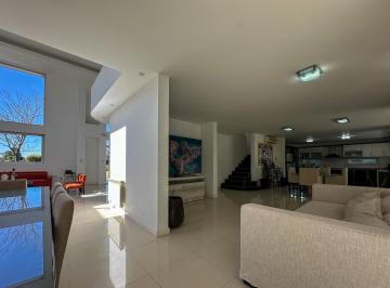 Casa · 483m² · 10 Ambientes · 2 Cocheras · Casa en Venta 4 Dorm. Altos del Chateau