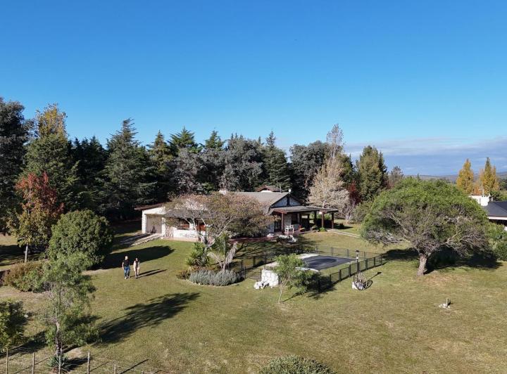 Casa · 180m² · 6 Ambientes · 2 Cocheras