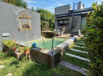 Quinta vacacional · 122m² · 4 Ambientes · 2 Cocheras · Quinta de 2 Dorm. en Excelente Estado en Sauce Viejo