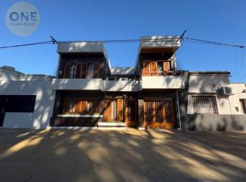 Casa · 145m² · 5 Ambientes · 1 Cochera · Casa 4 Dorm. en Venta - Boulevard 83 E/ 35 y 36