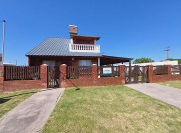 Casa de 4 ambientes, Atlántida · Venta Chalet 4 Amb. con Hermosa Galeria - Barrio Atlantida