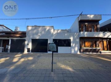 Casa · 90m² · 2 Ambientes · 1 Cochera · Casa en Venta – Boulevard 83 E/ 35 y 36, La Plata