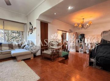 Casa · 200m² · 5 Ambientes · 2 Cocheras · Excelente Chalet en Castelar Sur