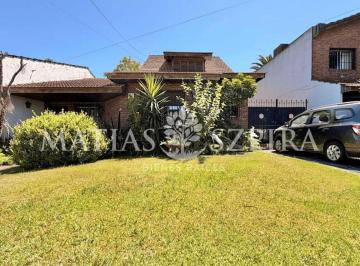 Casa · 200m² · 5 Ambientes · 2 Cocheras · Excelente Chalet en Castelar Sur