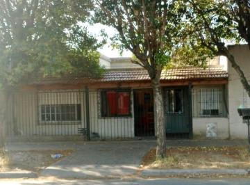Casa · 233m² · 5 Ambientes · Venta en Block en Florencio Varela– Dos Viviendas Espacio Para Emprendimiento