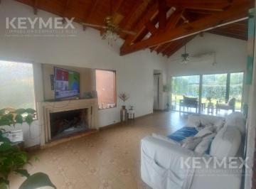 Casa · 800m² · 4 Ambientes · 2 Cocheras · Alquiler de Casa en Golfer´s