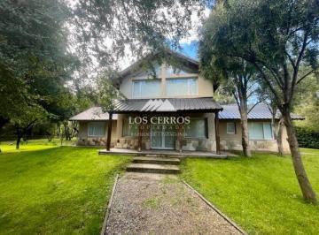 Casa · 200ha · 4 Ambientes · Casa de 3 Dorm., 3 Baños en Villa Lago Gutiérrez.